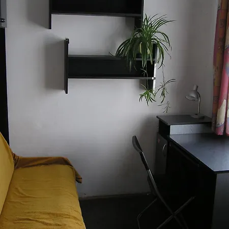 Appartement 3a Samodzielne Mieszkanie Dwupokojowe Z Aneksem Kuchennym Pokoje Przechodnie Halczyna 9 Alfa